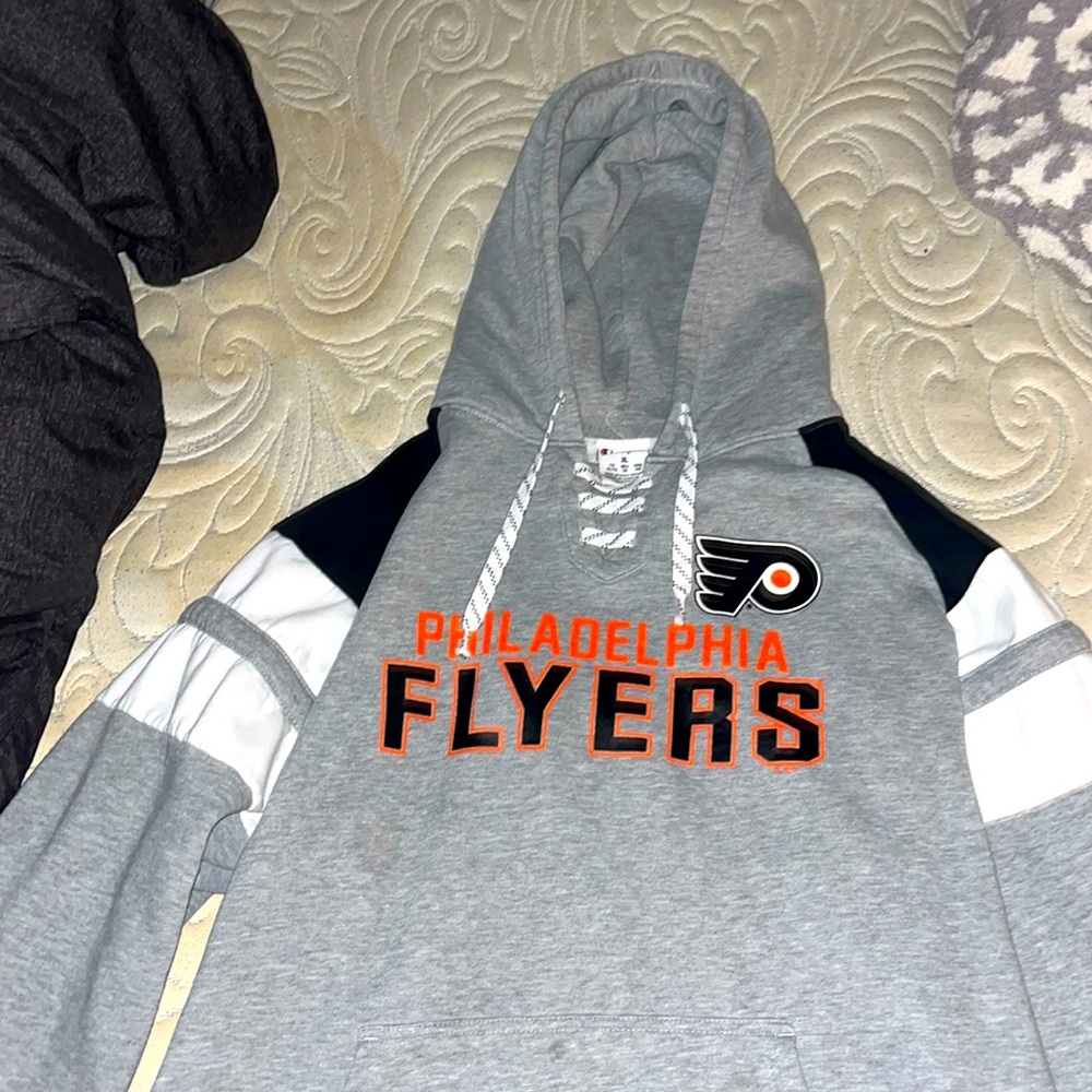 Flyers hoodie selling for 50$ bought for 90$ size XL but can fit a large